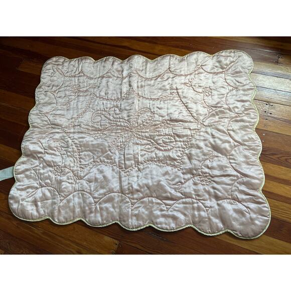 Vtg Satin Pink Yellow Scalloped Baby Blanket Embossed Detailing - Picture 8 of 10